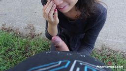 サムネイル 素人の屋外デート　公園裏の雑木林通りで彼女が仮性包茎ペニスをおしゃぶり口内射精