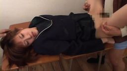 サムネイル 【個人撮影】【顔出し】制服姿のつかさちゃんを襲う浮浪者【素人】【J】