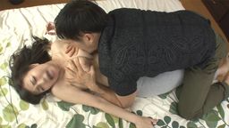 サムネイル 【あなまる】新しい妻の**友の身体がエロすぎた ゆるゆるの胸元からこぼれる巨乳 レスで溜まりきった性欲が抑えきれずつい…硬く勃起したちんぽを生挿入 濃い精子を中出し