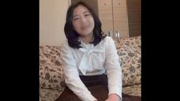 サムネイル 穏やかな色白美肌の人妻(47歳) オナニーすらしてなかった剛毛まんこ 膣奥突きセックスでイキ続け中出し懇願