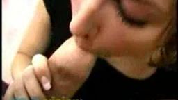 サムネイル インスタント簡易撮影　彼女には話もなくいきなり即尺させてスッピンでシコられて顔射で精液ぶっかけられる