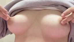 サムネイル Sweet girl gets oppai orgasms