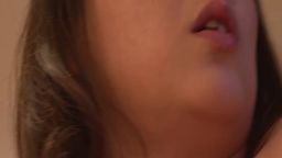サムネイル デカ乳輪おばさんのマンコをほじくり返す汁ダク指ピストン